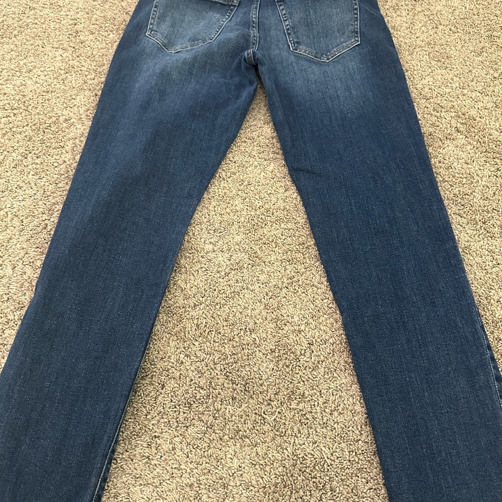 Eddie Bauer classic blue denim Jeans. - Picture 6 of 12